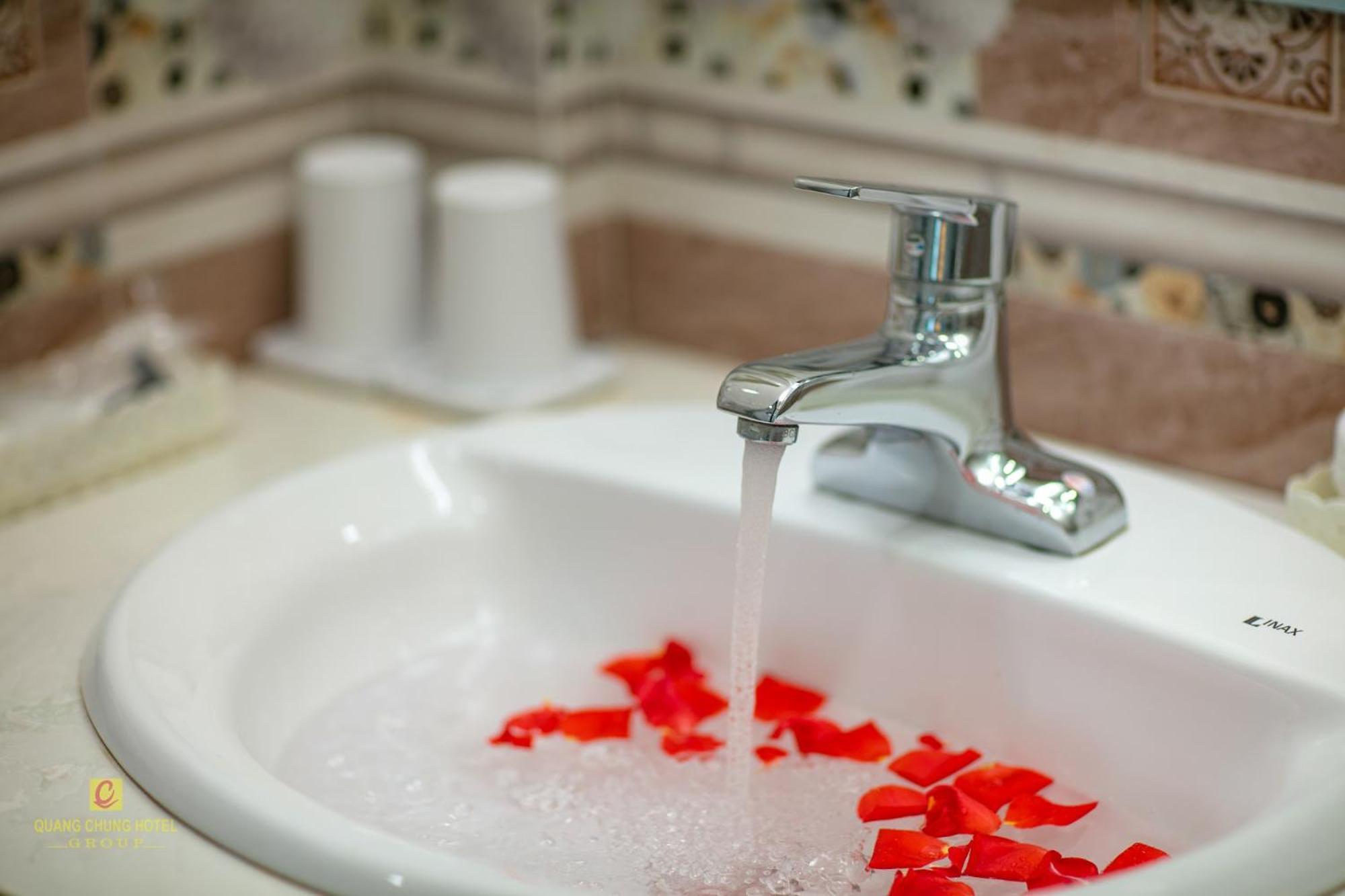 Nhan Hoa Hotel Hanoi Rum bild
